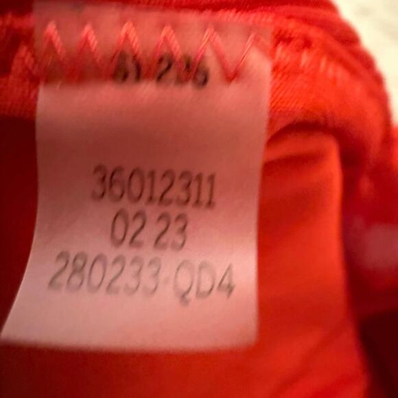 VICTORIA’S SECRET Twist Plunge One-Piece Solid Red Swimsuit Beach Summer Size M - Picture 6 of 7